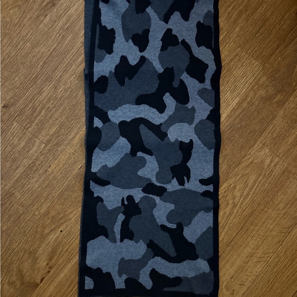 Camouflage Patterned Scarf - Picture 1 of 2